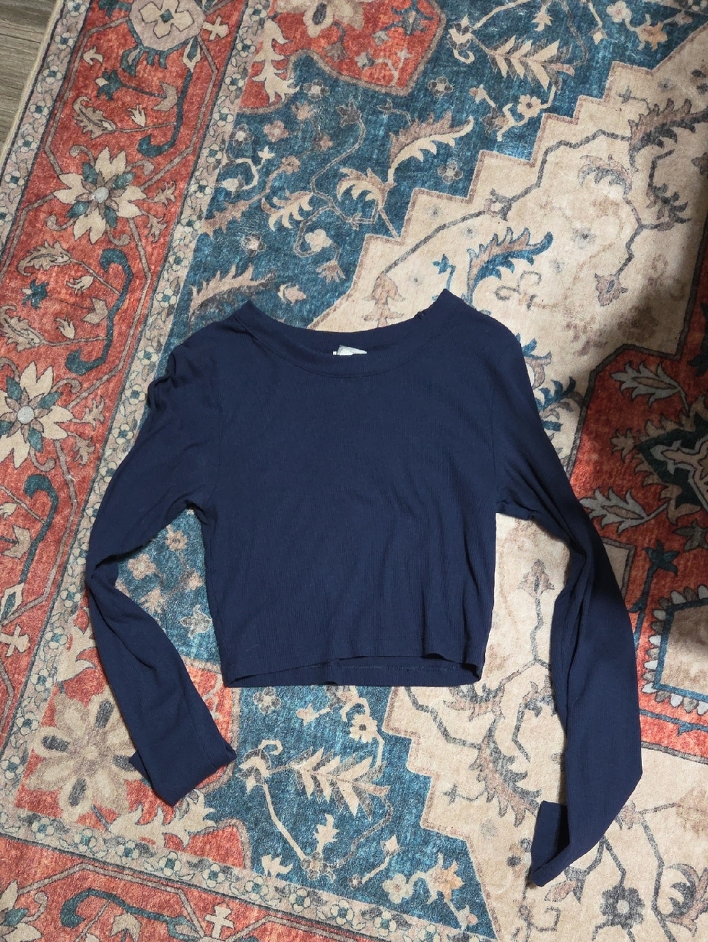 PINK Victoria's Secret Navy Long-Sleeve Cropped Tee